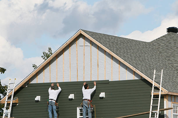 Professional Siding technician working in Florence, NJ